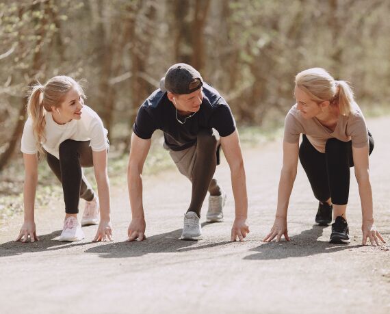 happy-sportspeople-of-different-ages-preparing-to-run-in-4148954 1 happy-sportspeople-of-different-ages-preparing-to-run-in-4148954 1